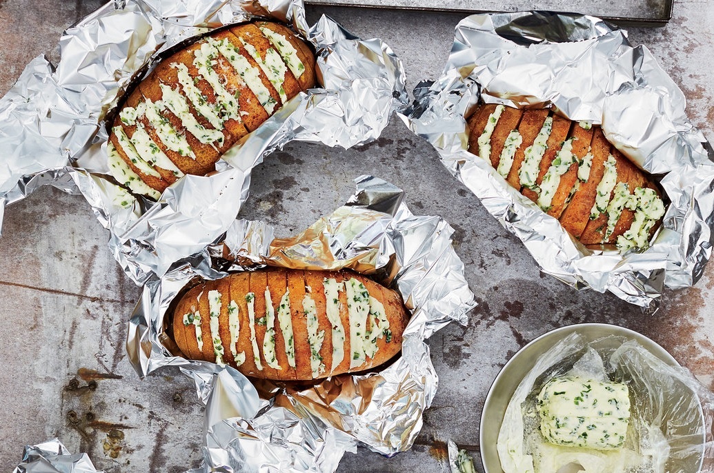 Grill-baked potatoes with chive butter and sour cream
